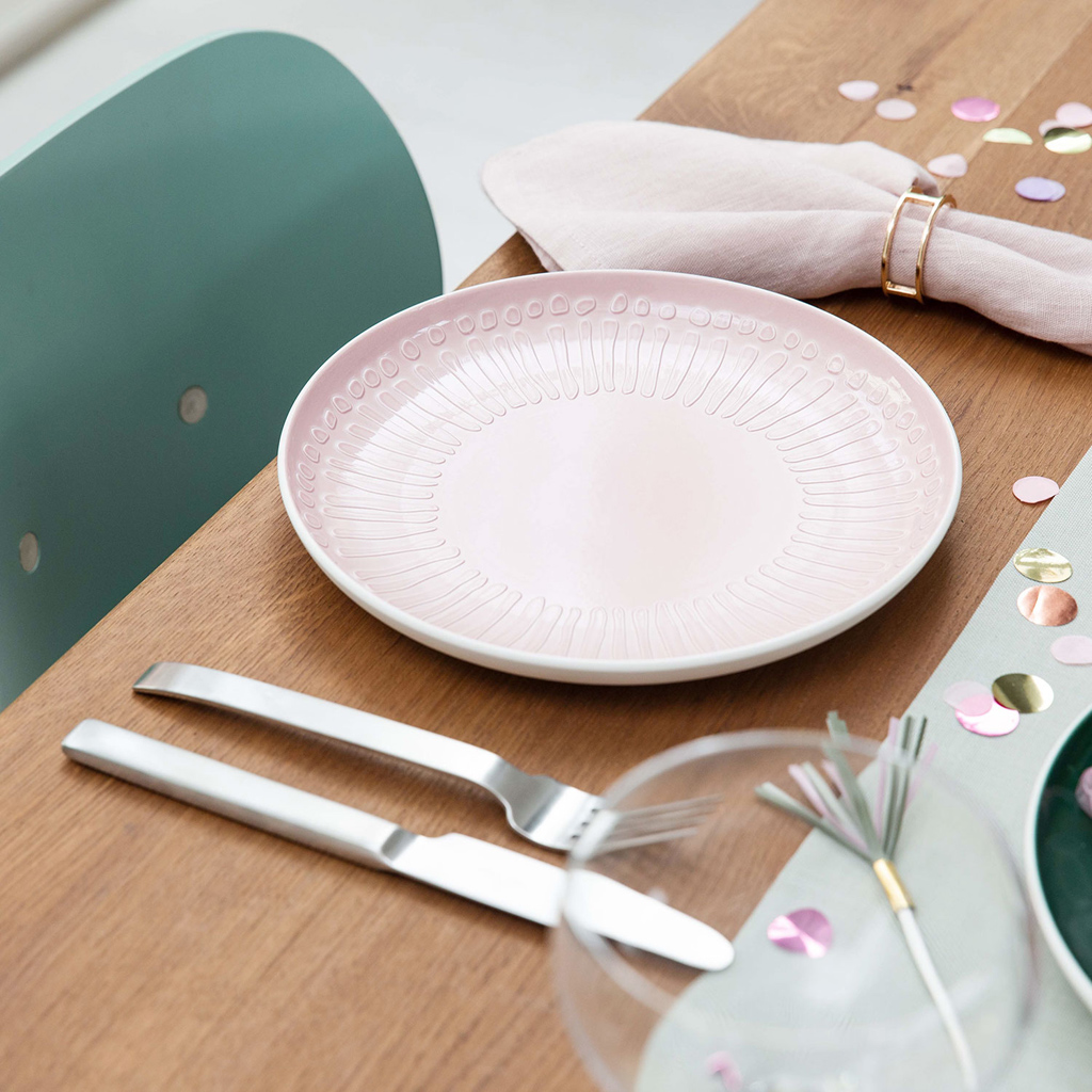 like. by Villeroy & Boch it's my match powder Teller Blossom 24x3cm